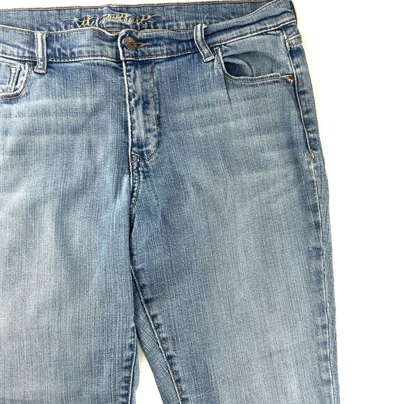 Old Navy Sweetheart Bootcut Jeans Women's Size 14 Short Stretch - Picture 4 of 13